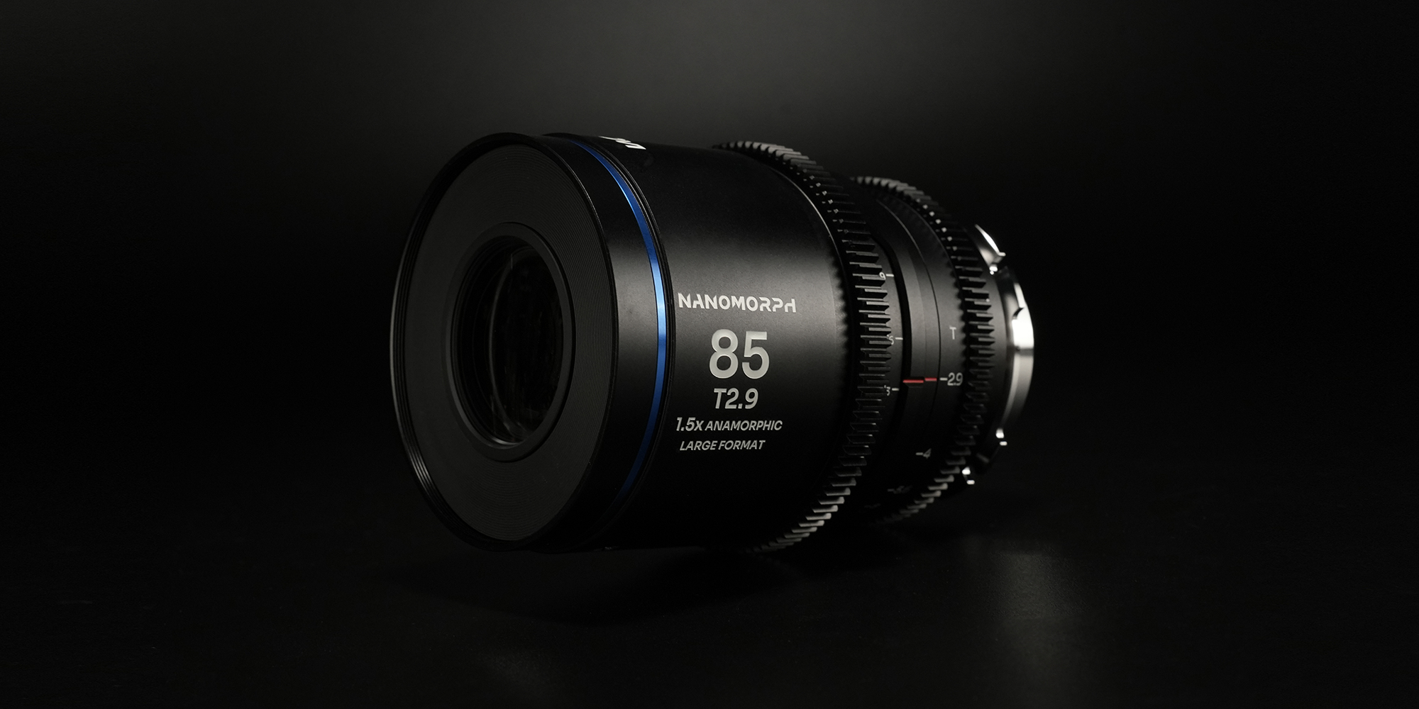 Obiektyw Laowa Nanomorph 85 mm T2,9 1,5x LF Blue do Arri PL / Canon EF zdjęcie produktowe na czarnym tle